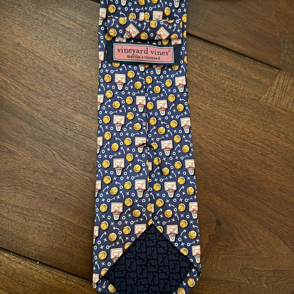 Vineyard Vines Navy and Orange Basketball Patterned Tie